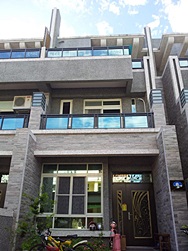 台東湯瑪仕民宿照片： 三層樓正面