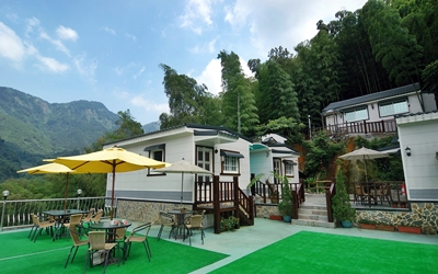 三石山小棧照片： 景觀區日景