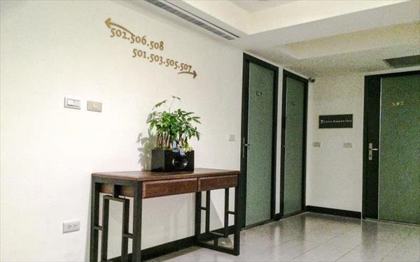 佳朋樂居時尚旅店照片： 走廊