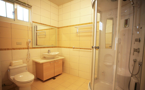 里昂民宿照片： 浴室