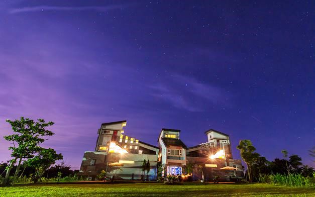 57Villa照片： 外觀夜景