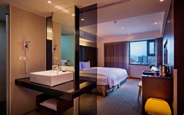 HOTEL HI(垂楊店)照片： 大門