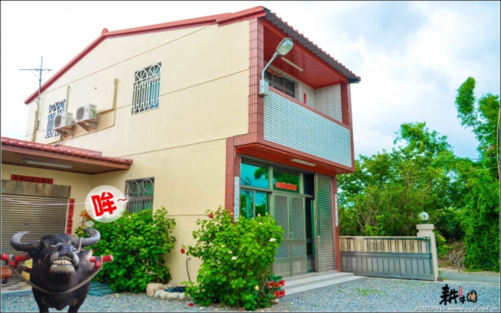 農村城堡耕牛園照片： 
