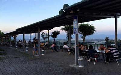 斜張橋畔景觀咖啡廳照片： CR=「披著虎皮的貓」BLOG