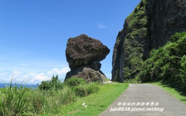 蘭嶼鋼盔岩