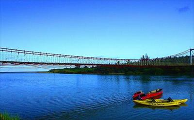 港口吊橋照片： CR=「屏東縣滿州鄉觀光網」