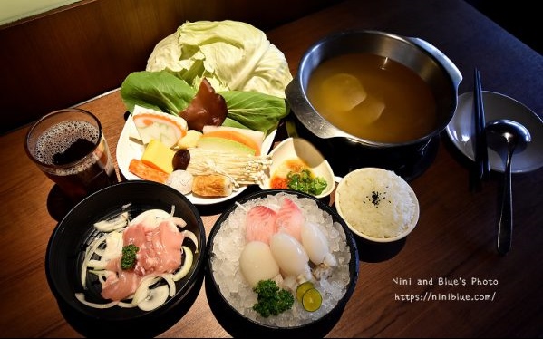 照片：「Nini and Blue」BLOG