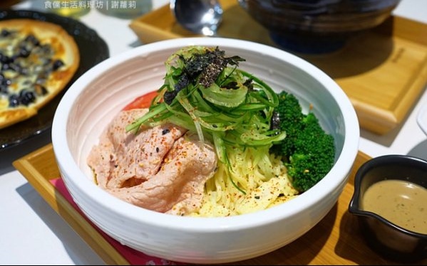 照片：「謝蘿莉」BLOG