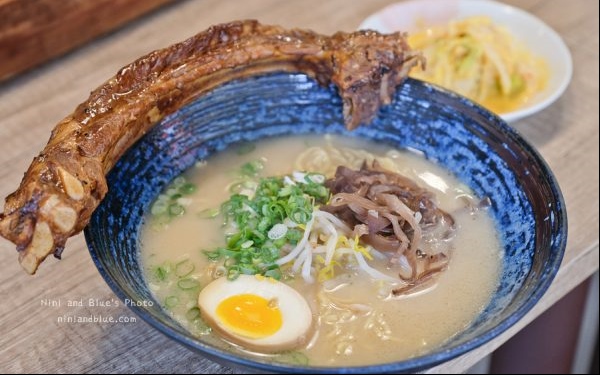 照片：「Nini and Blue」BLOG