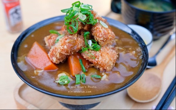 照片：「Nini and Blue」BLOG