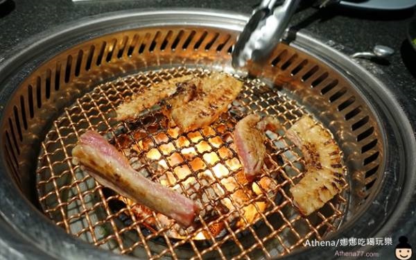 照片：「Athena/娜娜」BLOG