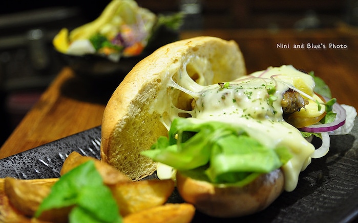 照片：「Nini and Blue」BLOG