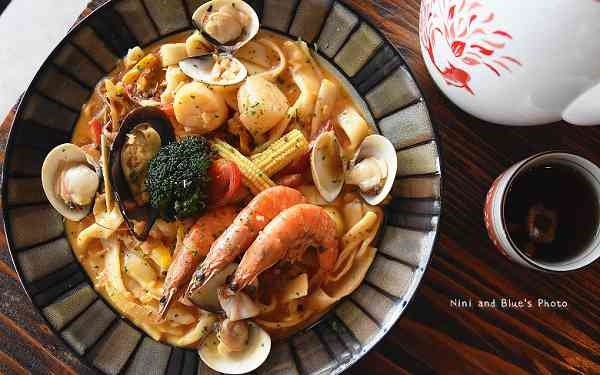 照片：「Nini and Blue」BLOG