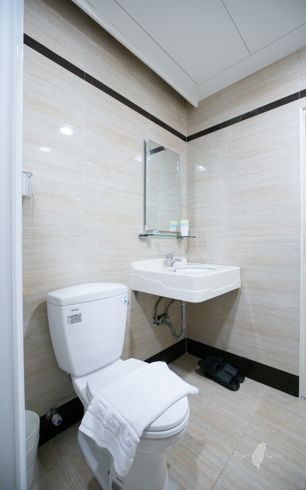 有窗4人房的圖片