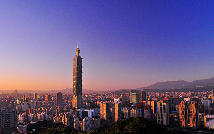 台北101。高聳入雲摩天大樓